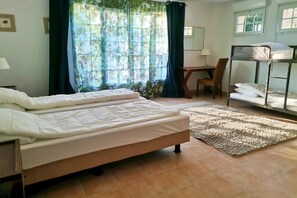 3 bedrooms, iron/ironing board, free WiFi
