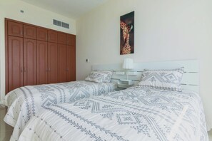 2 habitaciones, escritorio y insonorización
