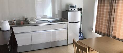 Fridge, microwave, stovetop, electric kettle