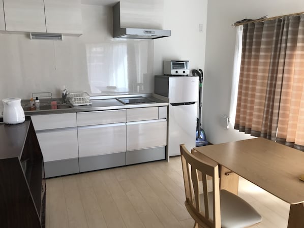 Fridge, microwave, stovetop, electric kettle