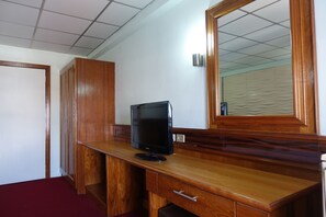 Deluxe Room | Television - Serene Hotel (Pattaya)