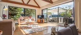 Heath Cottage dates back to 1650 and has been lovingly restored and extended.