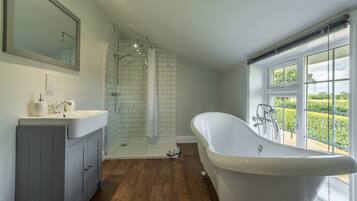 Sèche-cheveux, serviettes fournies