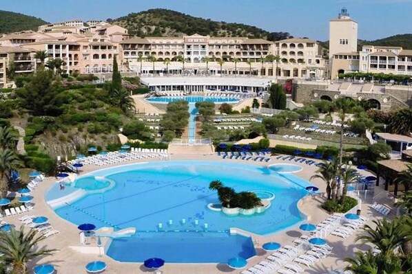 Piscine extérieure, piscine chauffée