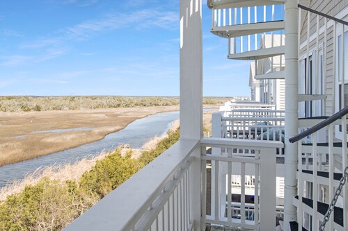 As seen on HGTV's HOUSE HUNTERS in 2023!!  Stunning Views - Steps to the Beach