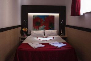 In-room safe, iron/ironing board, bed sheets - Hotel Louisiana (Rome)