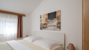 3 室のベッドルーム、アイロン / アイロン台、旅行用ベビーベッド、WiFi (無料)