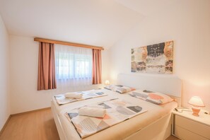3 bedrooms, iron/ironing board, travel cot, free WiFi
