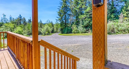 Secluded & comfortable dog-friendly home with deck plus ATV/boat parking