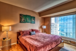 2 bedrooms, iron/ironing board, internet, bed sheets - Boho Chic Condo w/Balcony, Shared Grills, Hot Tub, Pool - near Pike Place Market (Seattle)