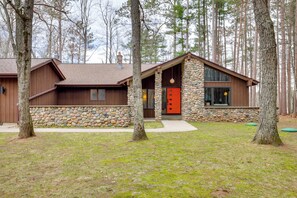 Exterior - Game Room! Mid-Century Escape in the Northwoods (Arbor Vitae)