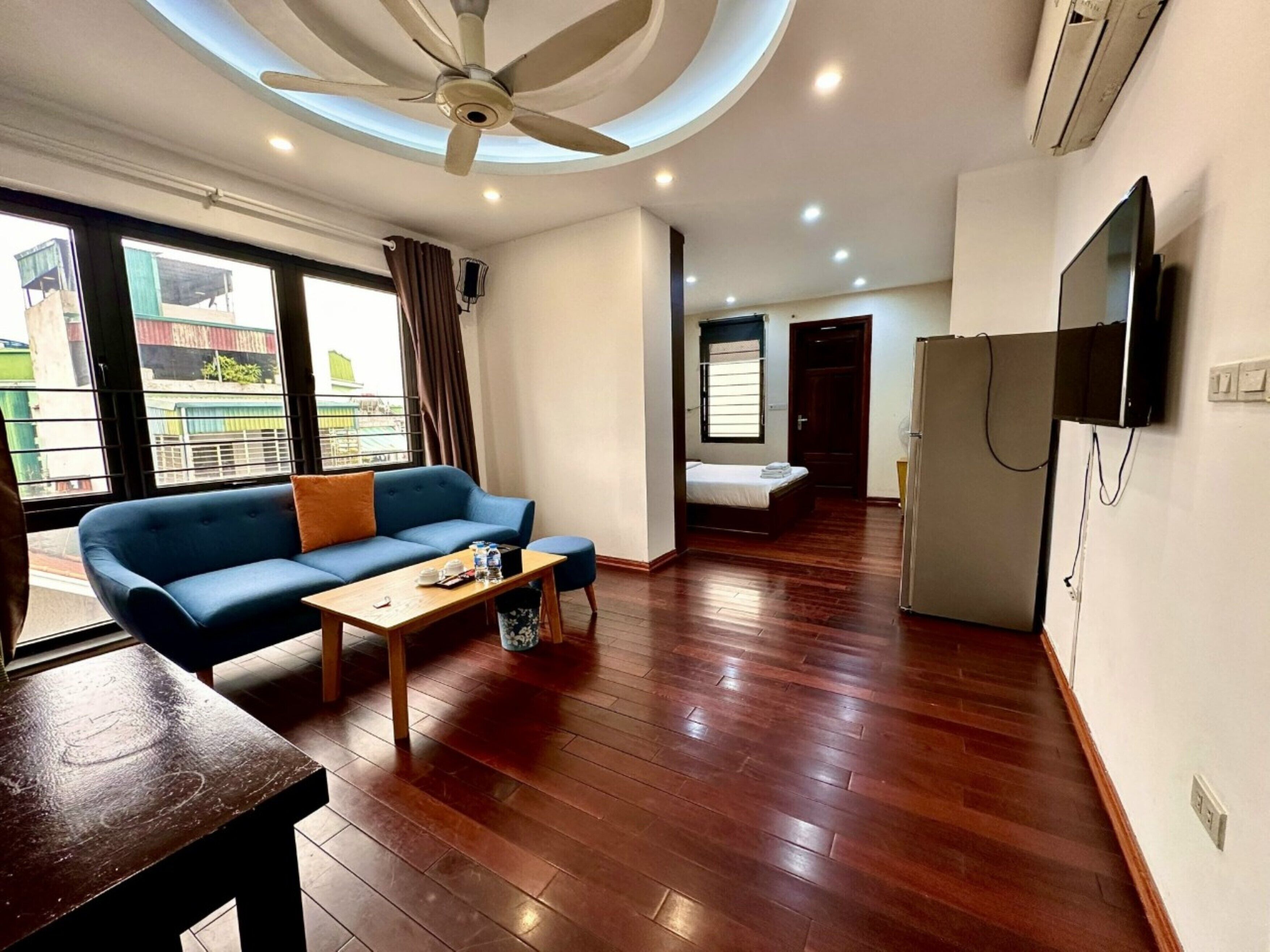 Quarto casal | Frigobar, escrivaninha, espaço de trabalho para notebook