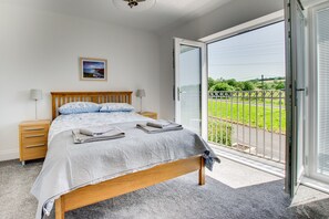 4 bedrooms, iron/ironing board, travel cot, free WiFi