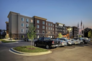 A multi-story hotel with a parking lot, featuring a Staybridge Suites sign. - Staybridge Suites Holland by IHG (Holland)