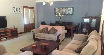 Country House - Large Home suitable for travelers, workers and families