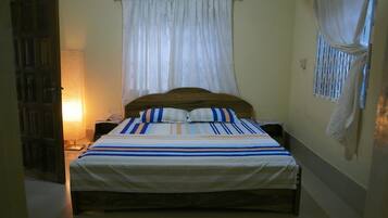 2 bedrooms, desk, free WiFi, bed sheets
