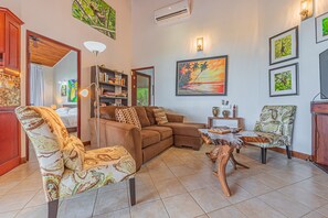 Smart TV, DVD player, video library, stereo - Pacifica- Spectacular Views, On-site Staff, Gated Community-Paved Road Access (Savegre de Aguirre)