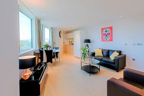 Living area - A modern apartment, equipped with everything for a comfortable stay (Portsmouth)
