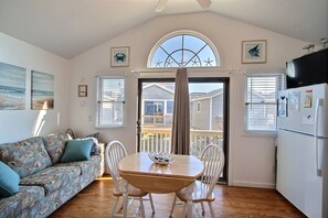 TV - "Might as Whelk" is a spacious beachy cabana! (HATTERAS)