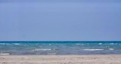 BEACHFRONT COTTAGE IN WASAGA BEACH - SANDPIPER BEACH RESORT - COTTAGE # 11