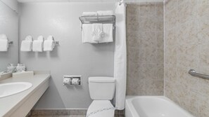 Hair dryer, towels - Pelican Pointe 413:Walk to Beach~Pool~Free Parking (Clearwater)