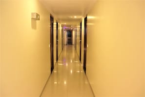 Lobby - Hotel Alfa (Surat)