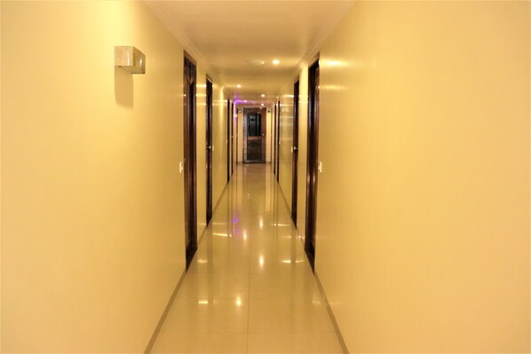 Lobby - Hotel Alfa (Surat)