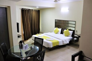 In-room dining - Hotel Alfa (Surat)