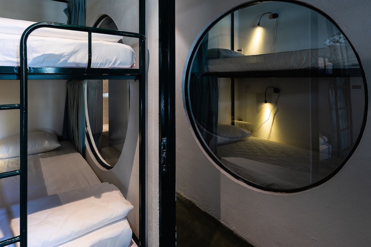 Camas con pillow-top, insonorización, wifi gratis y ropa de cama
