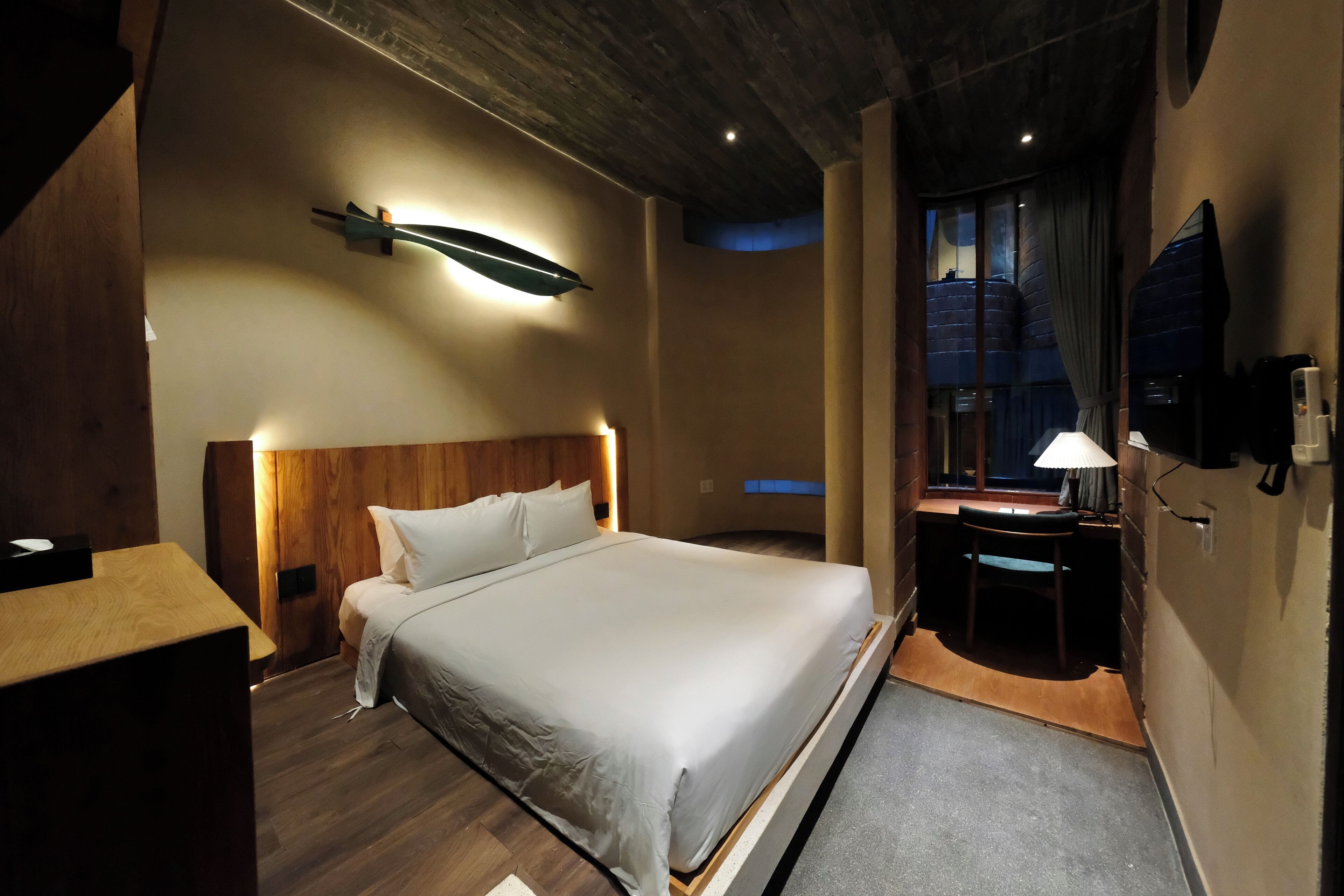 Executive Double Room, Bathtub | Blackout drapes, soundproofing, free WiFi, bed sheets