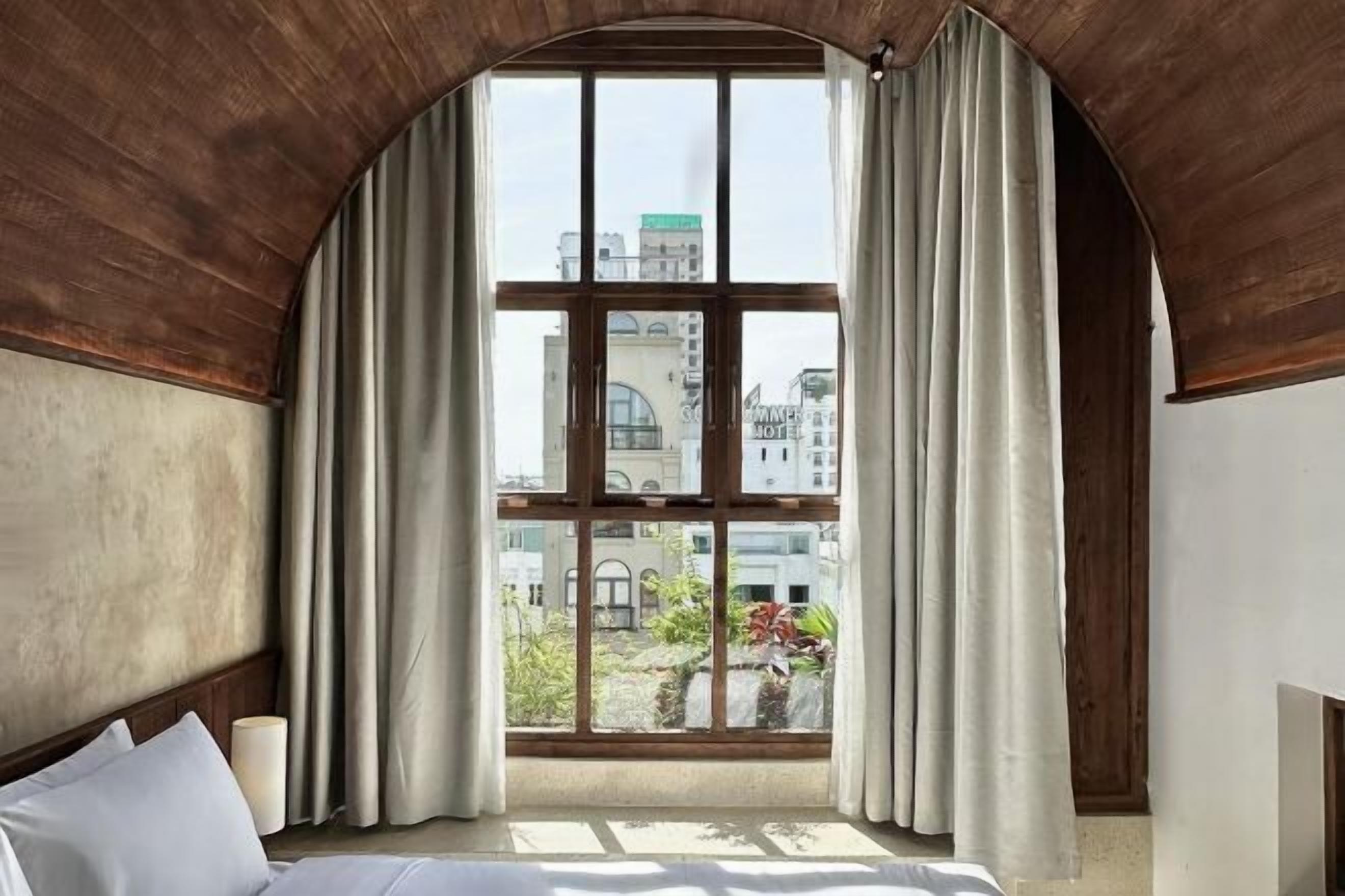 Sistema de insonorización, wifi gratis y ropa de cama 