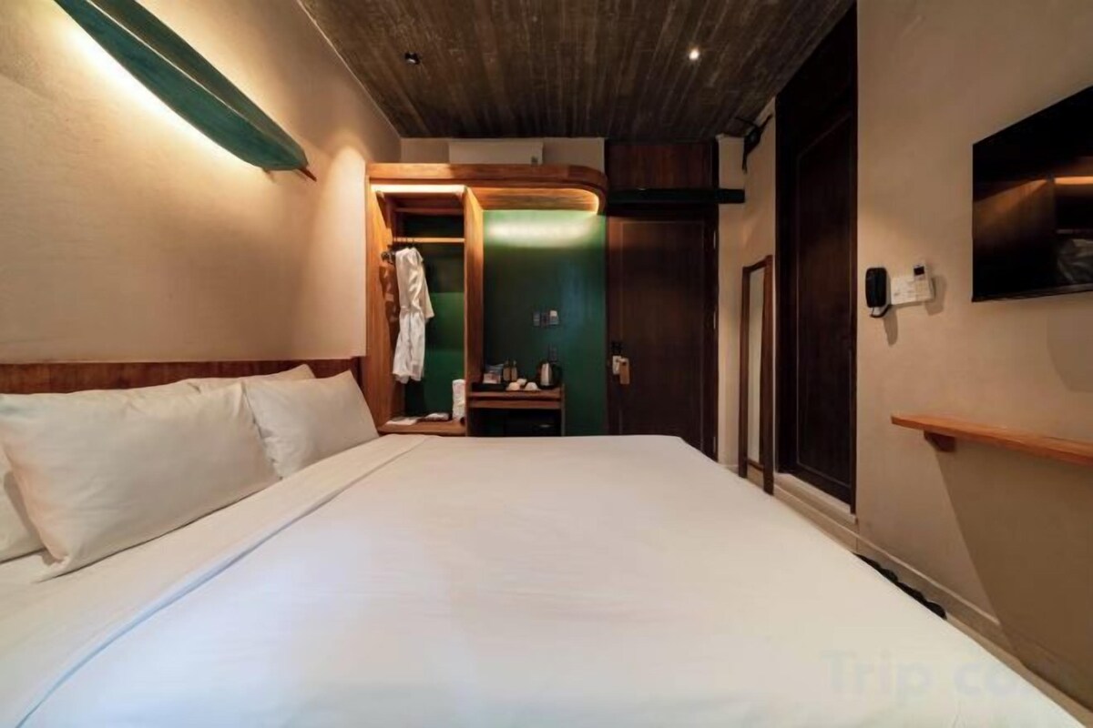 Blackout drapes, soundproofing, WiFi (free), bed sheets