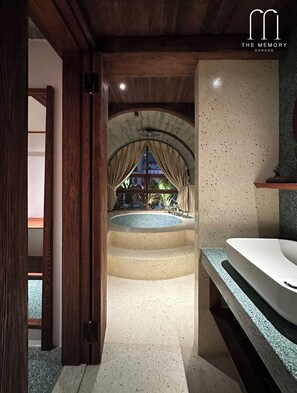 Signature Double Room, City View | Bathroom | Eco-friendly toiletries, slippers - The Memory Danang Boutique (Da Nang)