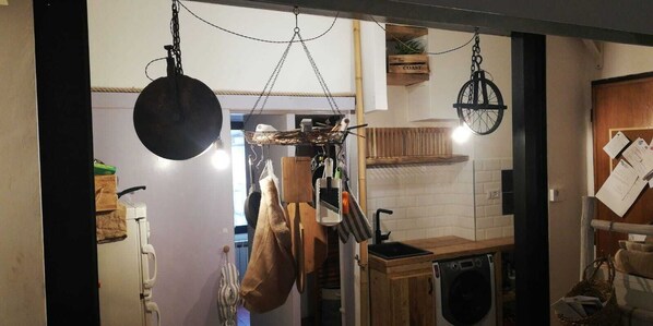 المنشأة من الداخل