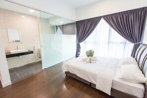 2 bedrooms, iron/ironing board, WiFi, bed sheets - Top facilities+city view+free KLCC shuttle bus (Kulua Lumpur)