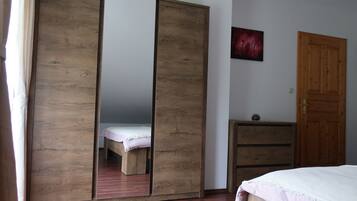 2 dormitoris, planxa i posts de planxar, wifi gratuïta i roba de llit