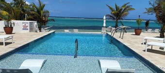 The One Love Oceanfront Studio Cottage in East End