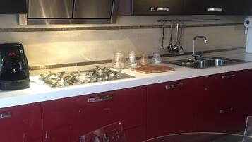 Microonde, lavastoviglie, pentole/stoviglie/utensili