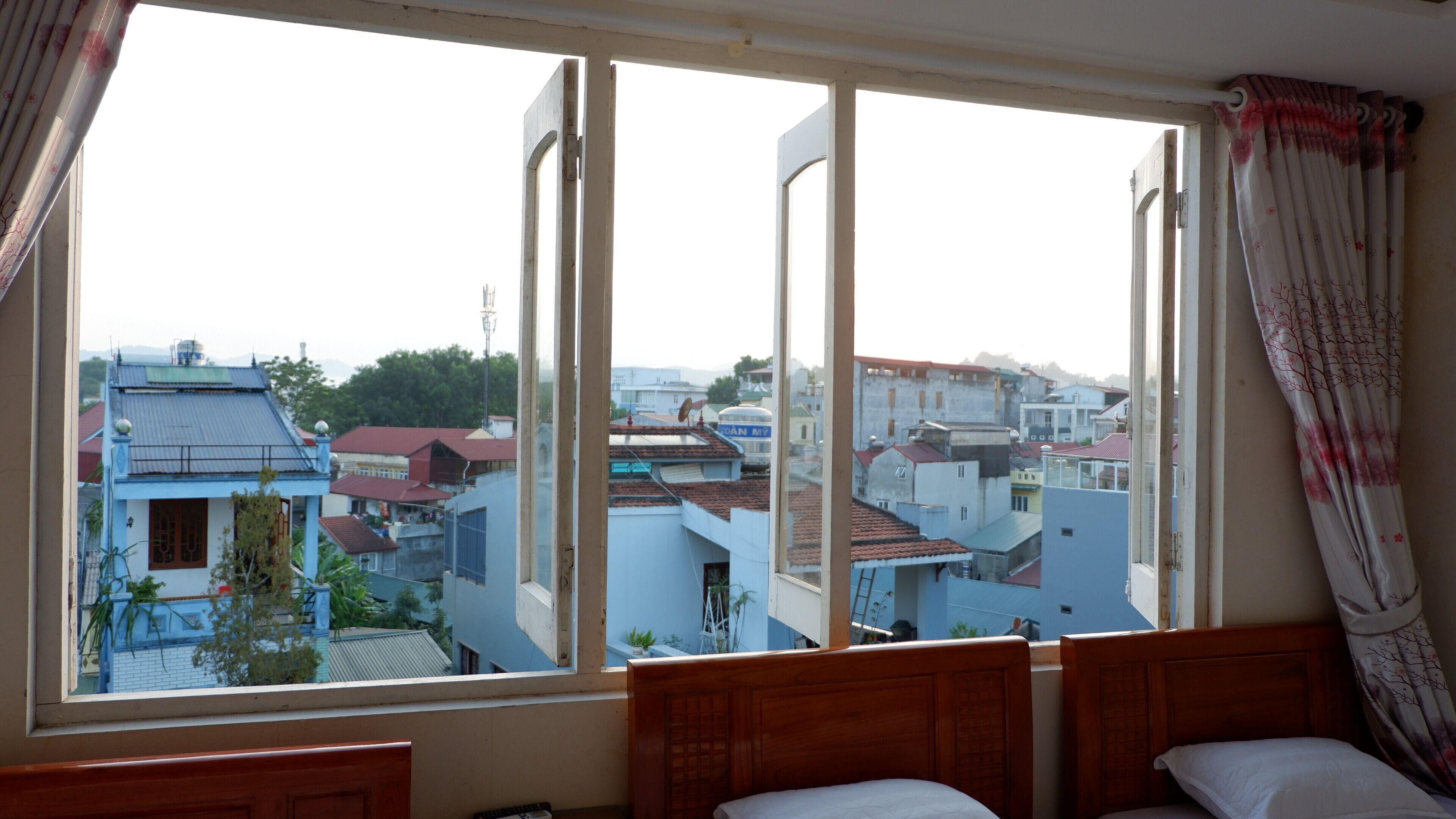 Triple Room | Desk, soundproofing, iron/ironing board, free WiFi