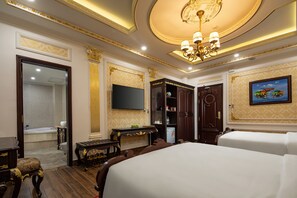 ファミリー ルーム バルコニー | ミニバー、デスク、ノートパソコン用作業スペース、防音設備