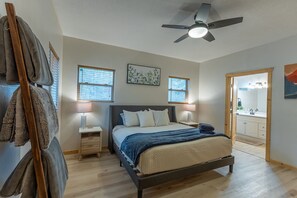 4 slaapkamers, een strijkplank/strijkijzer, wifi, beddengoed