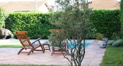 Provencal Charmantes Bauernhaus, schön und gut gelegen, mit Pool