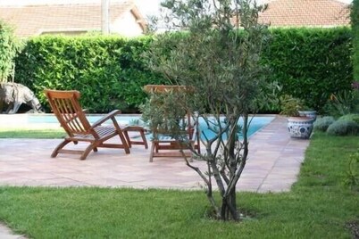 Charming Provencal farmhouse, nice and well located, with pool