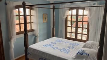 4 slaapkamers, een strijkplank/strijkijzer, reisbedje, gratis wifi