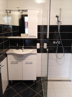 Deluxe Studio | Bathroom - Guest House First Stop (Rakovica)