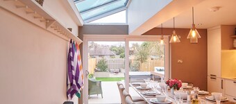 Relaxed luxury with Hot Tub, Child & Pet Friendly!