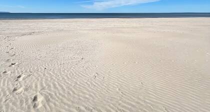 BEACHFRONT COTTAGE IN WASAGA BEACH - SANDPIPER BEACH RESORT - COTTAGE # 5