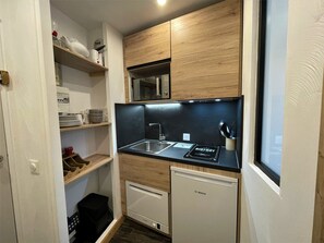 Geladeira, micro-ondas, fogão, lava-louças