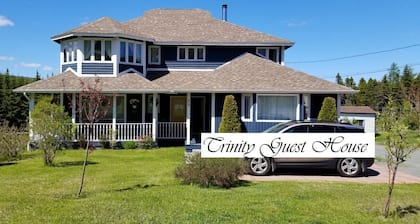 With view of the garden! Total relaxation in the heart of the Trinity Bight!