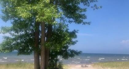 BEACHFRONT COTTAGE IN WASAGA BEACH - SANDPIPER BEACH RESORT - COTTAGE # 10